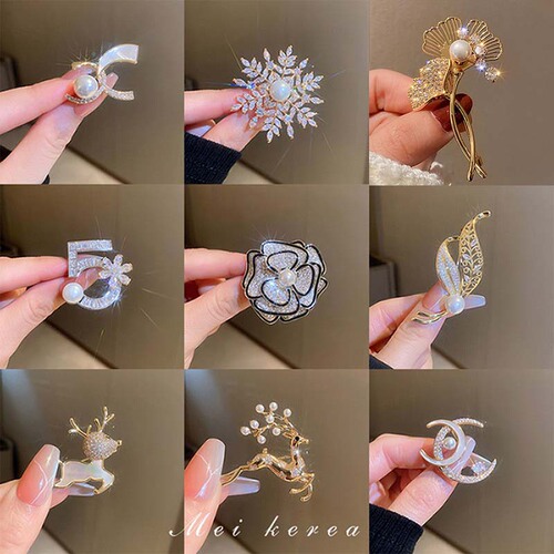 Real gold electroplating light luxury zircon digital flower snowflake elk brooch personality pin suit chest accessories