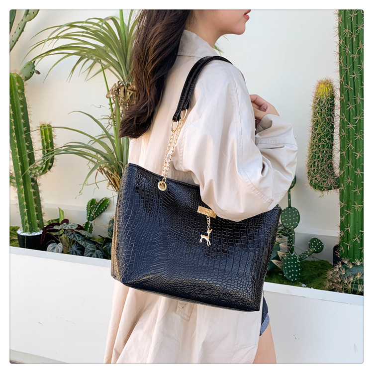 Krokodillemønster, lyst ansikt, 2024, ny mote, koreansk utgave, stor kapasitet, enkel håndholdt dameveske_voghion.com
