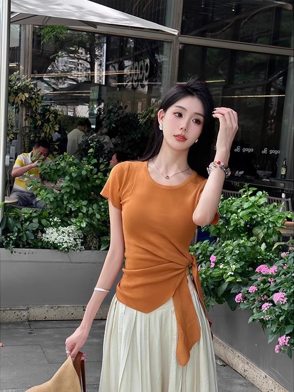 Áo thun nữ tay ngắn dệt kim ôm dáng phối dây buộc — Màu đen chi tiết 2