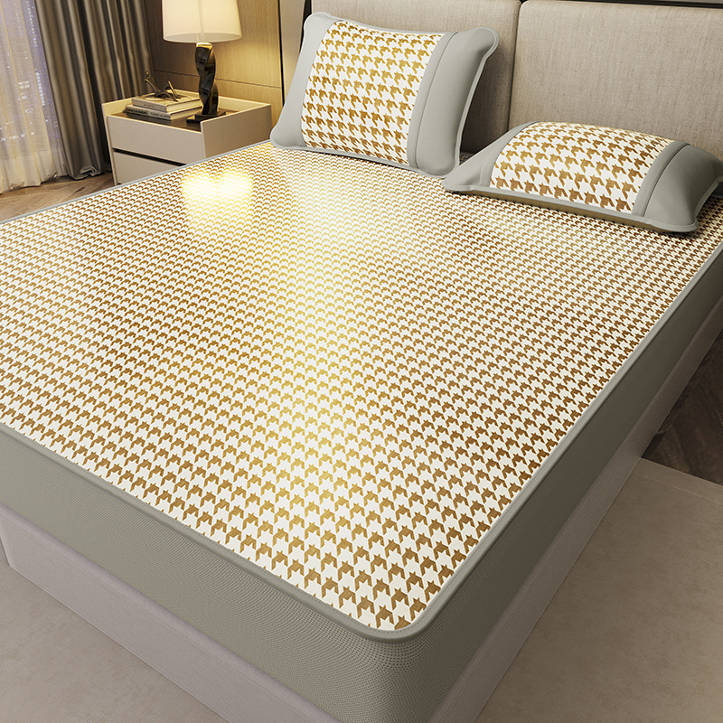 Nueva capa de cama de seda de hielo de verano de clase A 2025 nueva cubierta protectora de colchón todo incluido sábana cubierta de cama de tres piezas