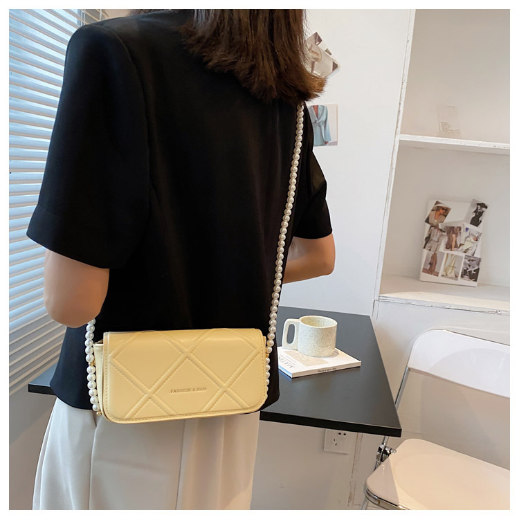 Simple Pearl Chain One-shoulder Diagonal Square Bag display picture 3