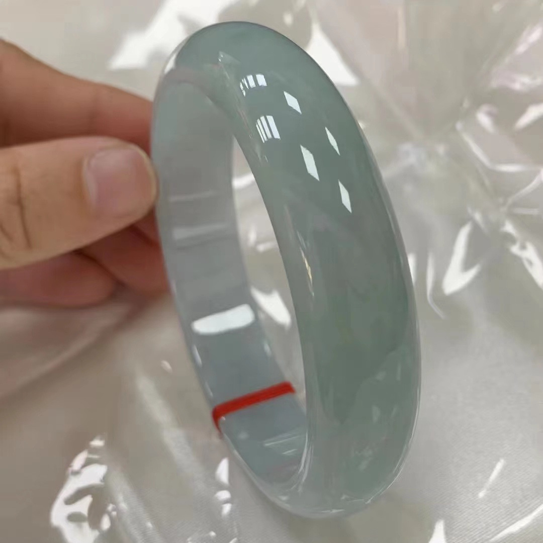 Vòng tay ngọc bích tự nhiên Miến Điện màu xanh lá nhạt trong suốt cao cấp