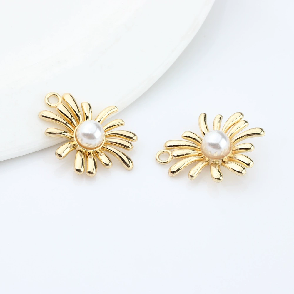 Creative small design retro earrings, pendant, accessories, simple and elegant design