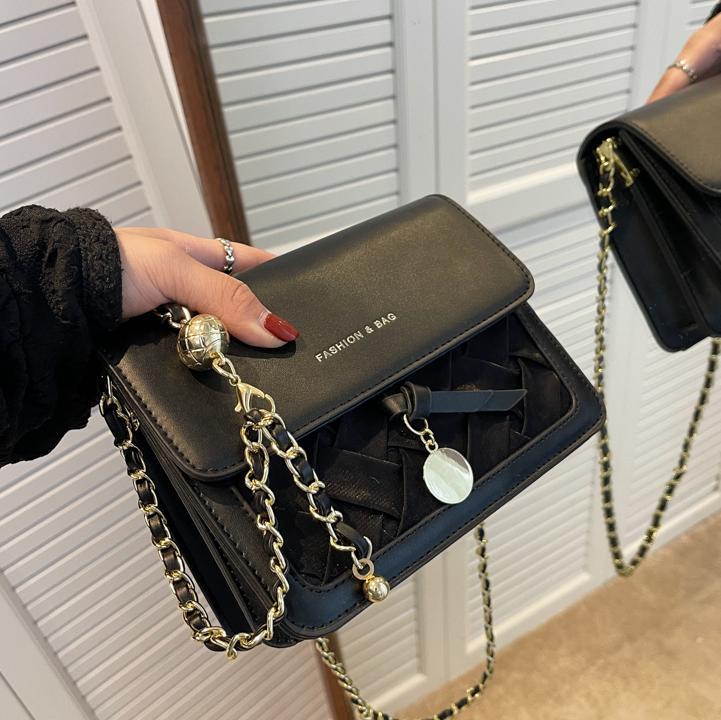 Bolso cuadrado pequeño de venta caliente único extranjero para mujer 2025 nuevo bolso de hombro de cadena de todo fósforo de alta gama bolso de mensajero casual de moda para mujer