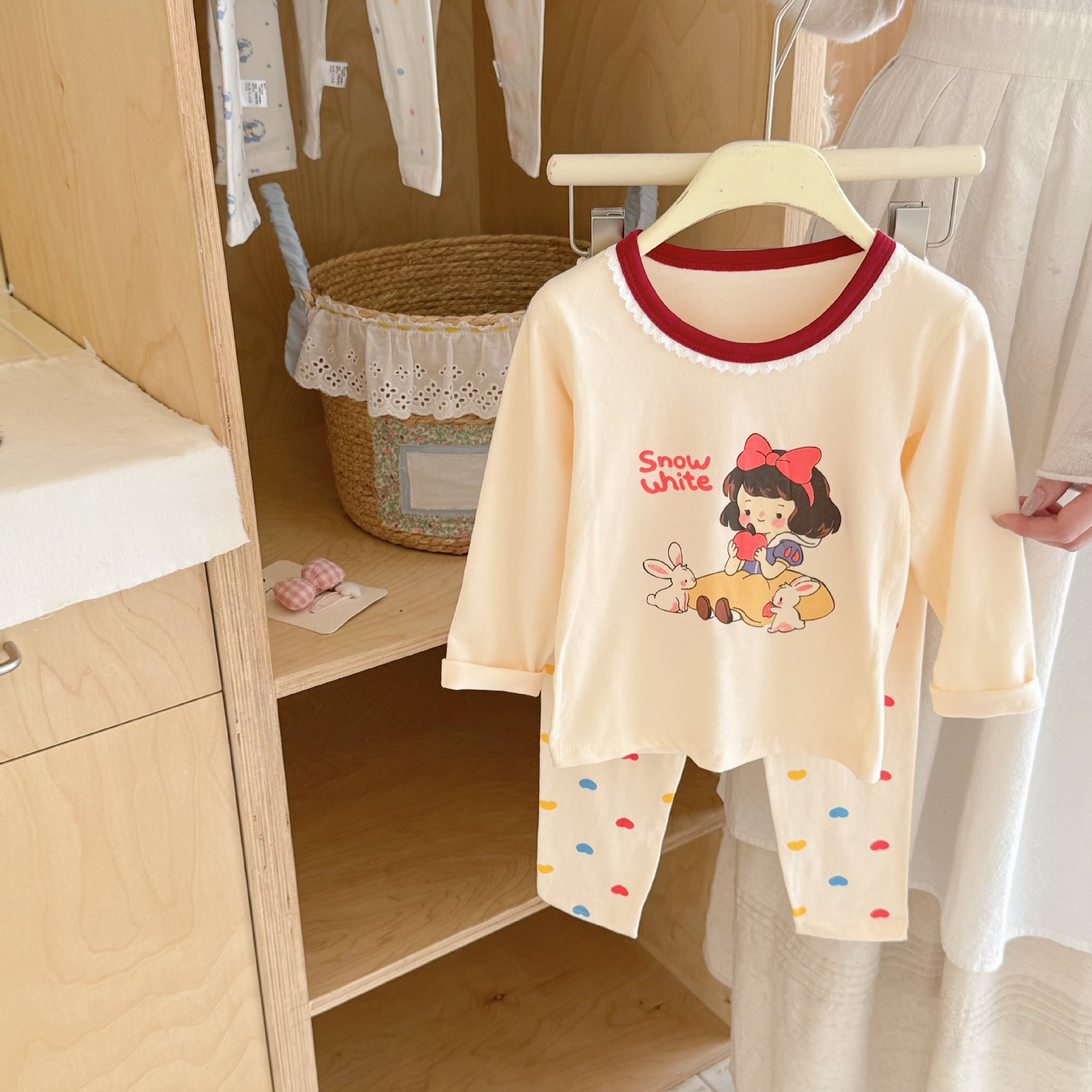 [personalizada] pijamas de niñas algodón sin hueso abrigo de otoño pantalones de otoño ropa para el hogar bebé primavera y otoño conjunto de dibujos animados al por mayor