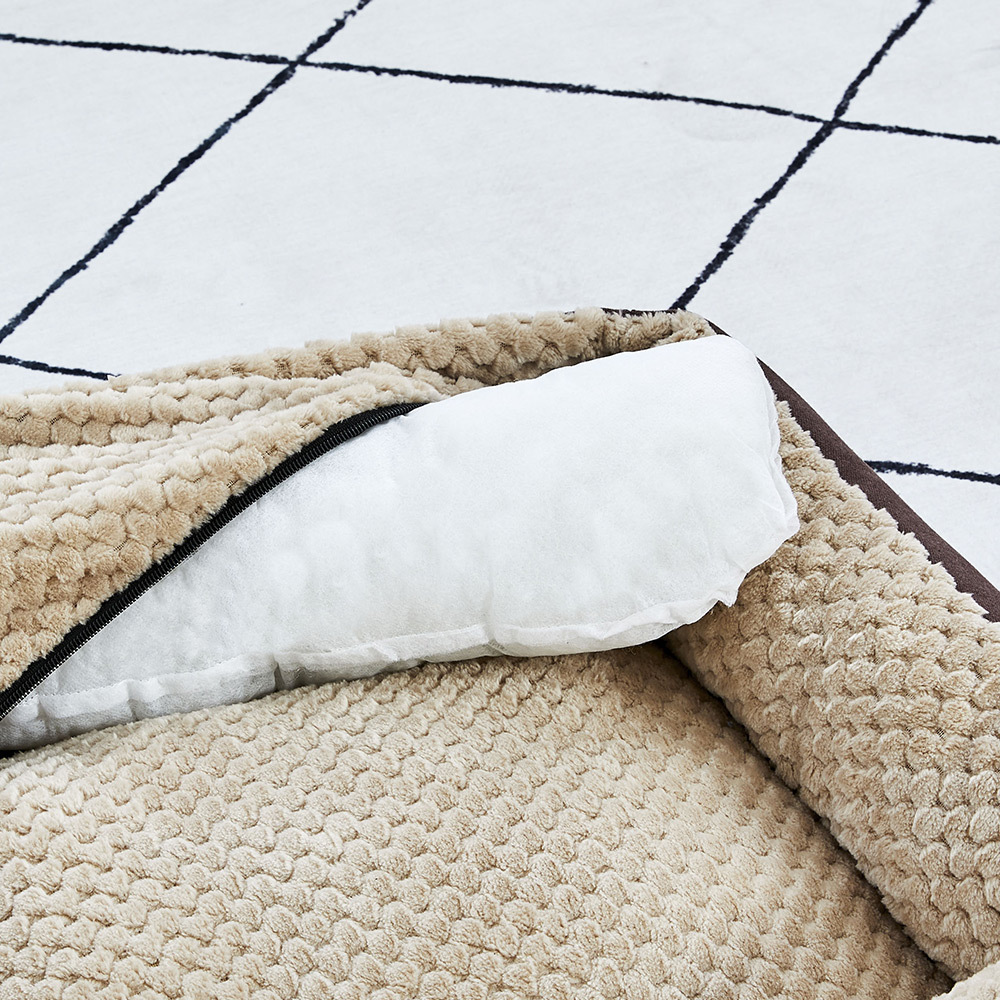 El nido para mascotas es grueso y cómodo, la perrera de felpa cuadrada es cálida, la ropa de cama es extraíble y lavable, la alfombra para mascotas es una cama para mascotas