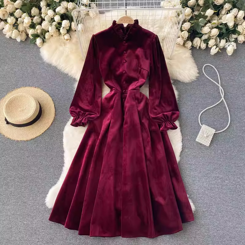 Elegant Sister Style Lantern Sleeve Velvet Dress for Women, New French Retro Waist-Slimming Pleated Long Dress for Autumn and Winter