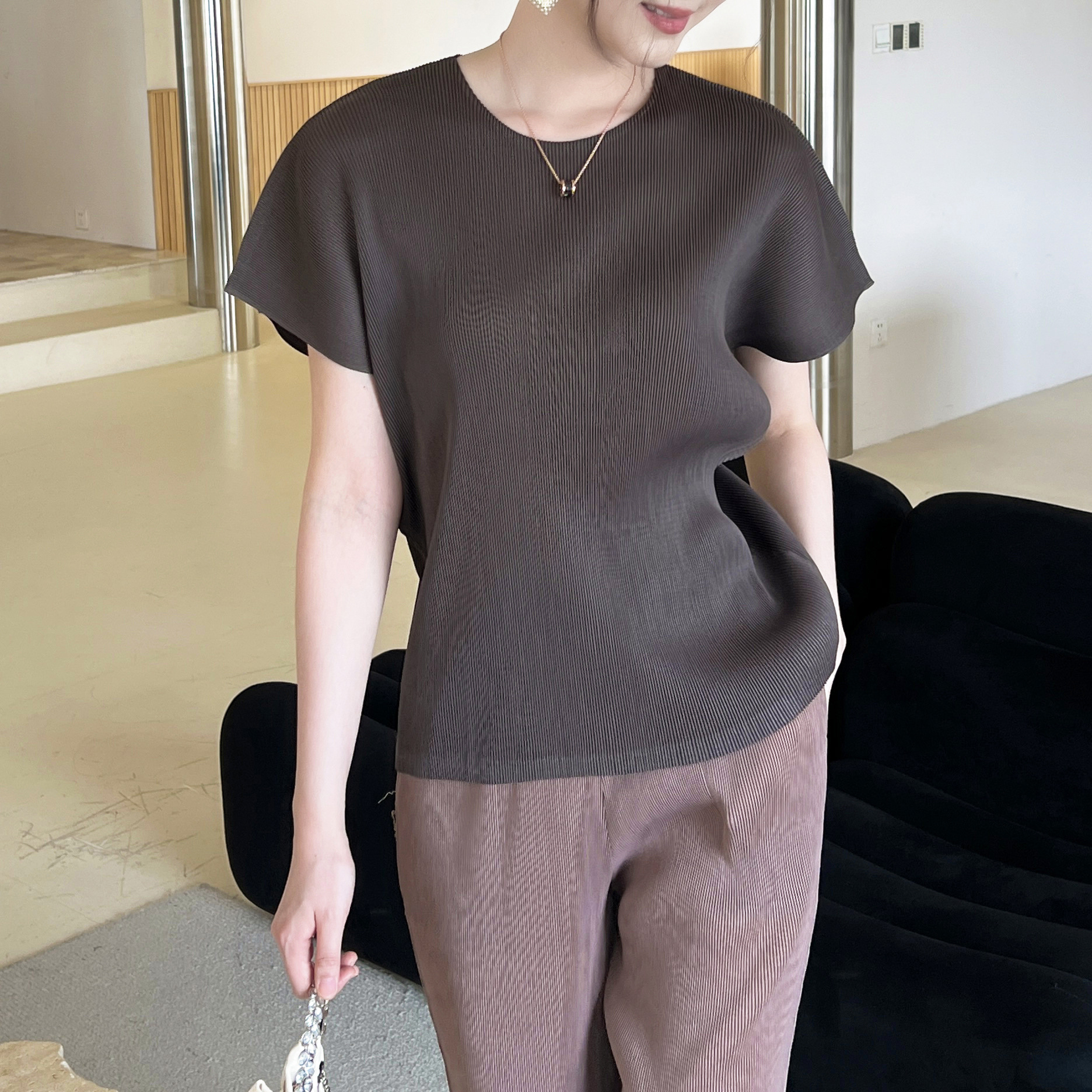 Quality 2025 Summer New Miyake High-end Wrinkle Basic Style All-match Casual Round Neck Top T-shirt