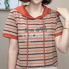 2025新款时夏季尚印花气质条纹中年妈妈连帽卫衣宽松显瘦减龄T恤