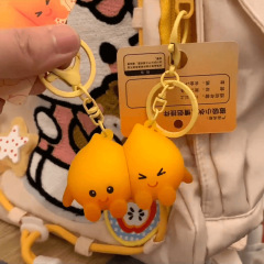かわいいぼうっとしています。小さな火の人の磁気は鍵を吸います。精霊の炎は熊とあなたを抱いて磁気を吸います。