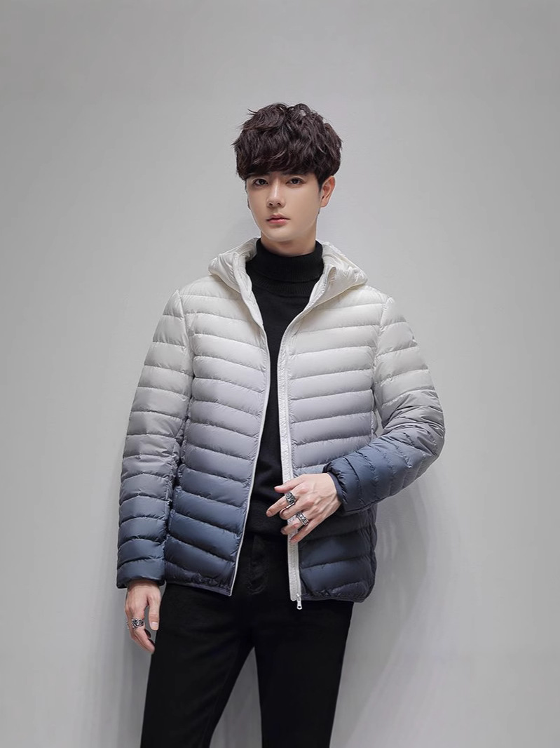 Marca de 90 vello chaqueta de plumón ligera hombre invierno collar encapuchado moda chaqueta caliente corta delgada color gradiente