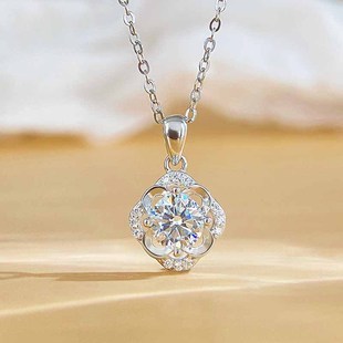 Moissanite Necklace S925 Sterling Silver Necklace Women's Moissanite Flower Stamen Four-Leaf Clover Accessible Luxury Elegant Live Broadcast Hot Style Wholesale