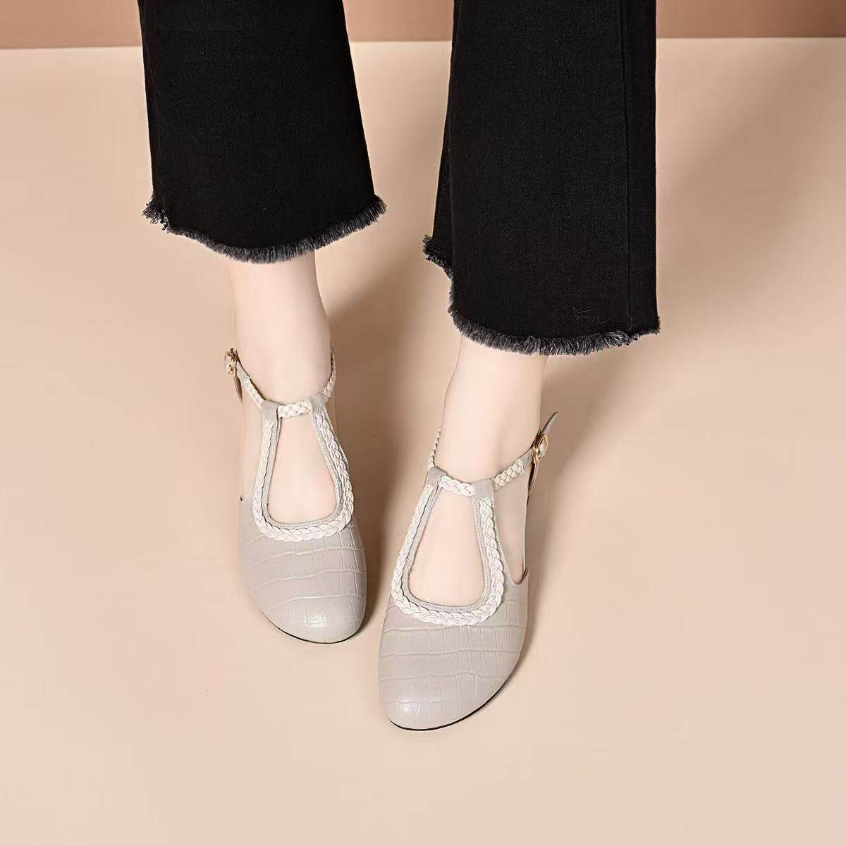 Sandal nữ quai ngang da thật gót thấp mũi tròn bít — màu đen