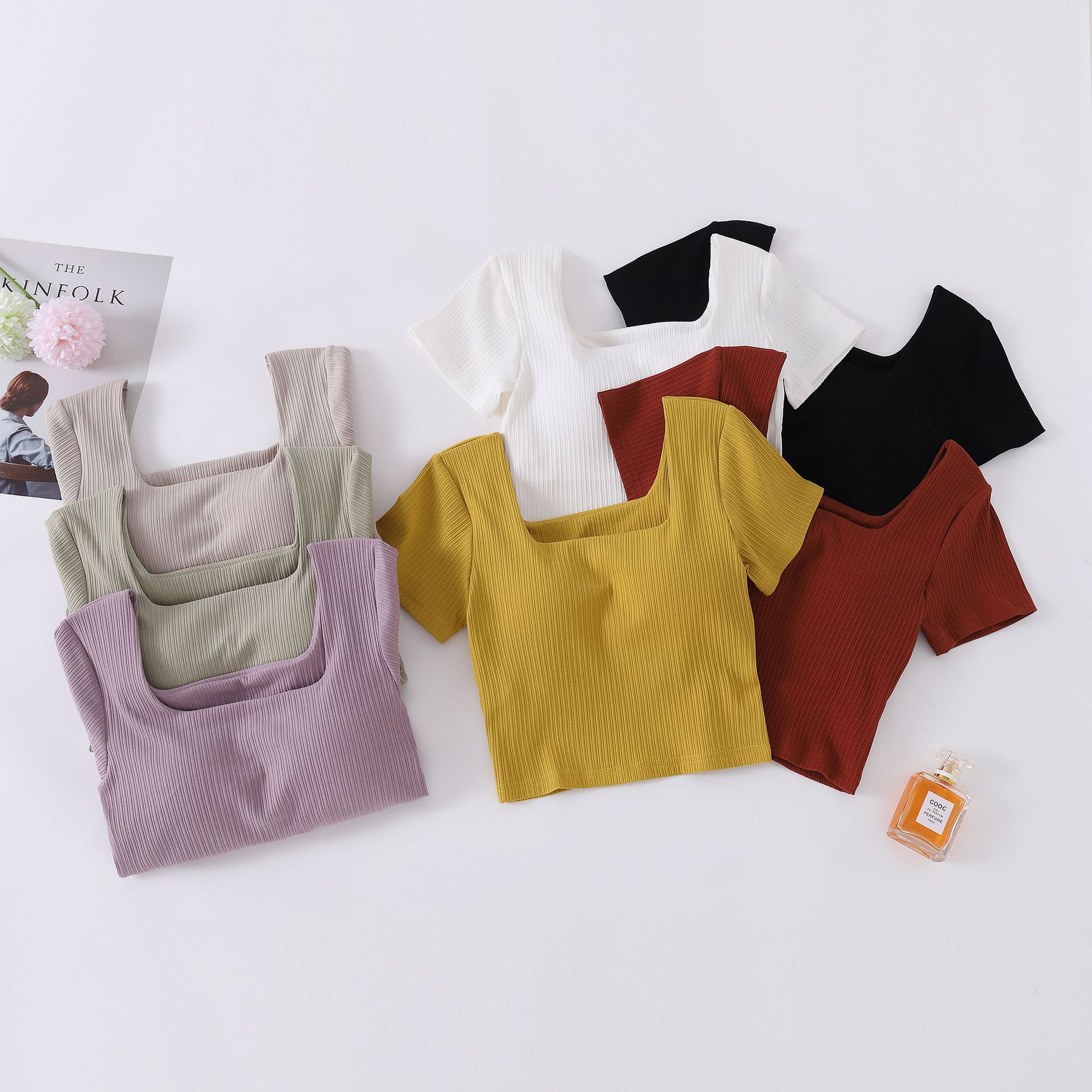 Women's Summer Short-sleeved Sexy Navel-exposed T-shirt with Chest Pad Bra One-piece Top with Chest Pad