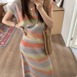 多巴胺穿搭套装女彩色条纹背心茶系穿搭一整套半身裙新款两件套潮