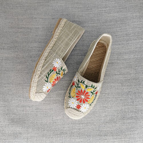 New Xinjiang woven Mule shoes, linen flat heels, embroidered square shoes, color matching breathable casual shoes, women's outer shoes