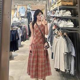复古红色格纹吊带连衣裙女夏季新款露背绑带收腰显瘦长裙度假沙滩