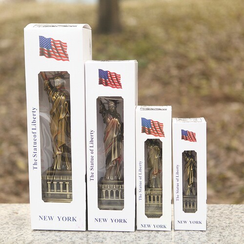 Creative metal crafts American living room ornaments Statue of Liberty model desktop ornaments teacher holiday gift