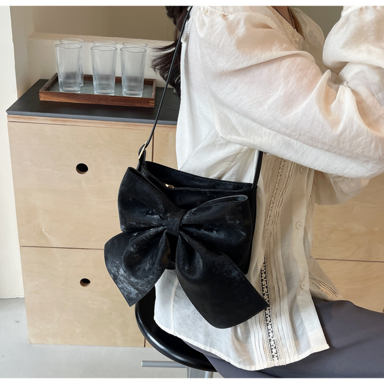 Women's Medium Pu Leather Bow Knot Elegant Square Zipper Crossbody Bag display picture 13