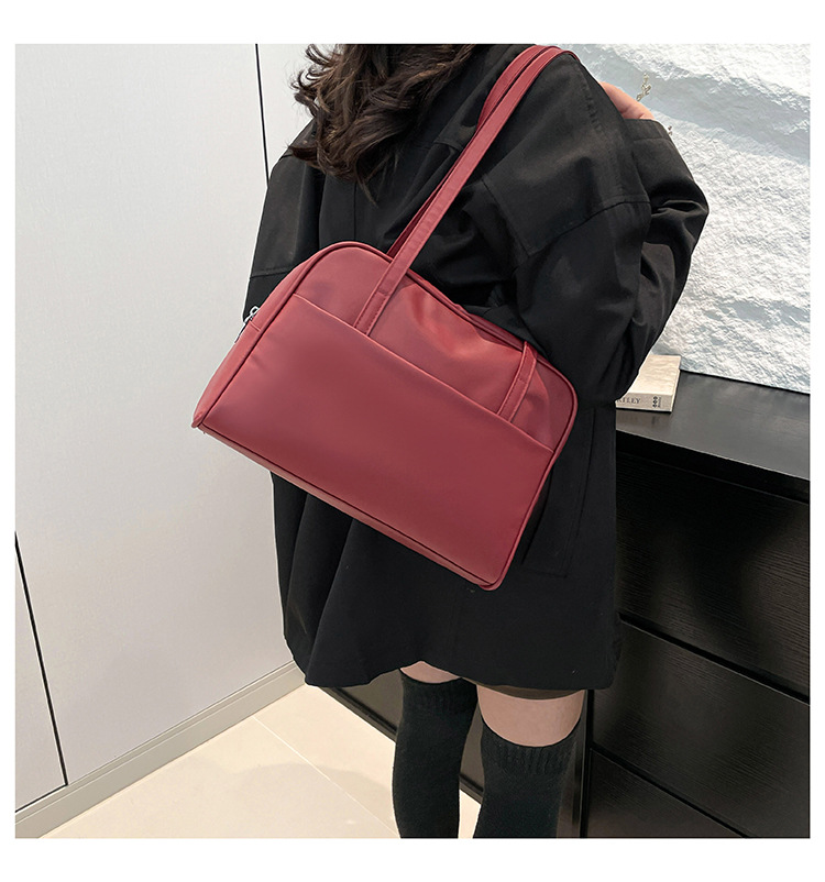 Koreli tarzı büyük kapasiteli tek omuz çantası kadın 2025 sonbahar yeni modeli retro koltuk altı çantası şık minimalist tote çanta
