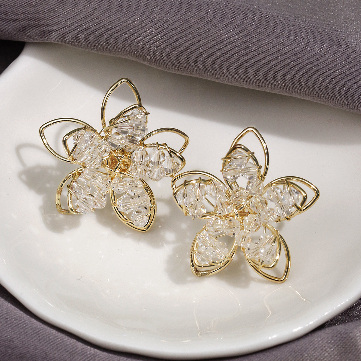 Daily, Street, Shopping Occasion 1 Pair Elegant Streetwear Flower Plating Artificial Crystal Iron Ear Studs