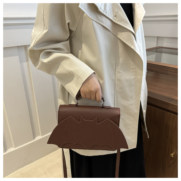 A new 2024 European and American Halloween single-shoulder bag for women, with a unique and funny bat style and a trendy crossbody bag undefined