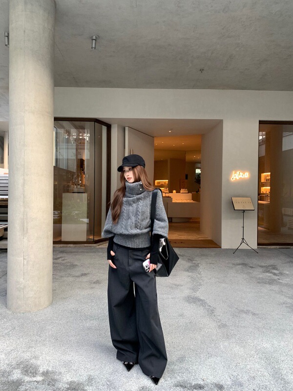 2025 New Elegant Gray High-Neck Bat-Sleeve Cable Knit Sweater for Women, Autumn and Winter Niche Casual Thickened Top