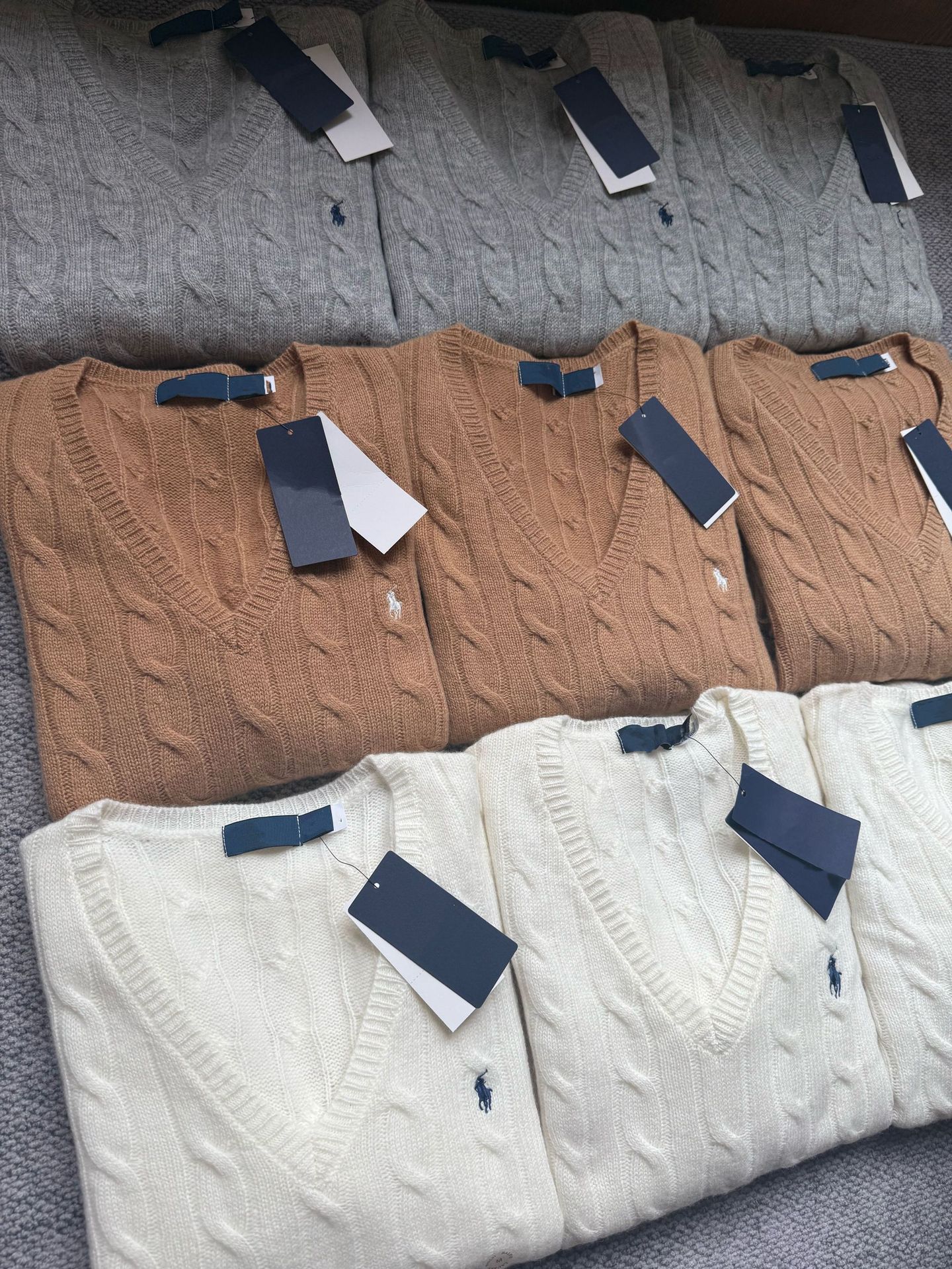 PLラフ小馬標90ウール10カシミヤツイストvネックカシミヤシャツ麻花ウールセーター女性上着