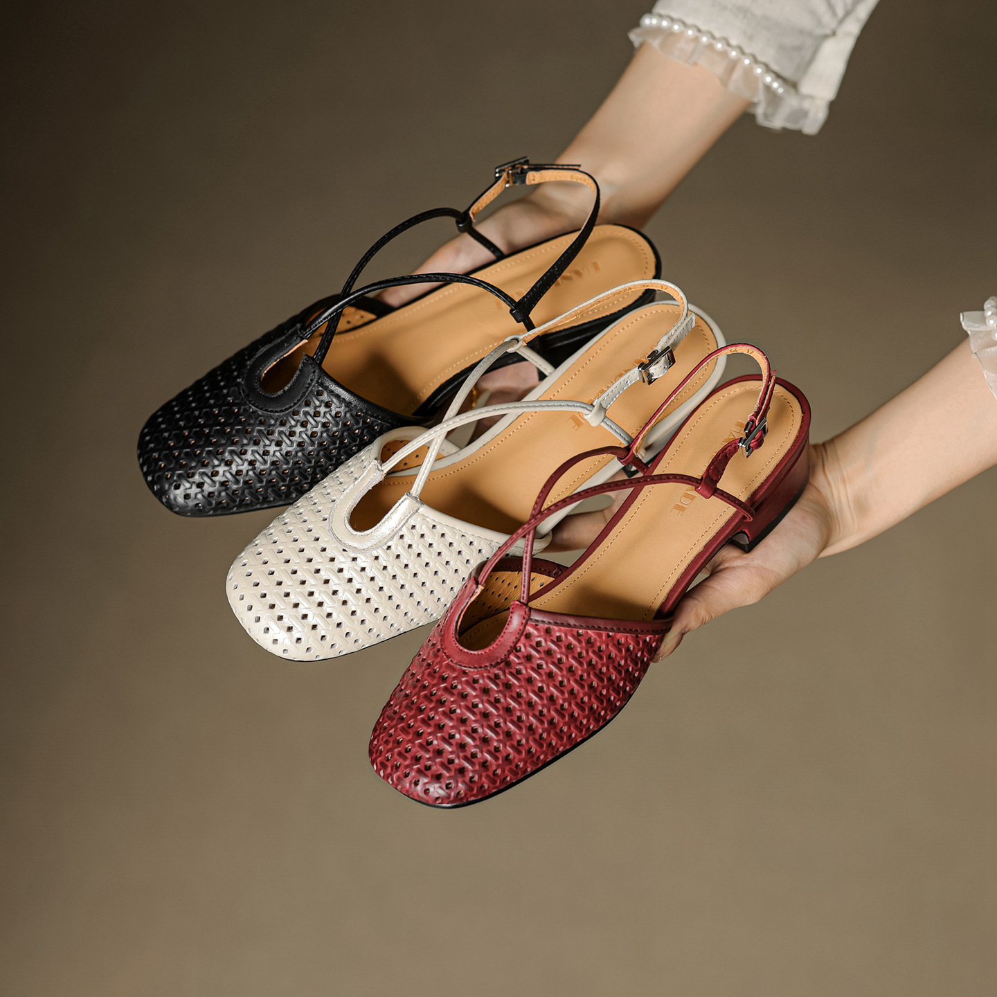 Sandal nữ Mary Jane quai chéo hở gót, gót thô 3 cm, mũi tròn bít — đen