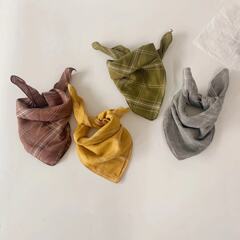 韓国の同じタイプの子供の小さいスカーフの赤ちゃんの小さいスカーフの三角の四角いタオルのよだれのタオルの子供の小さいスカーフの工場は卸売りします。