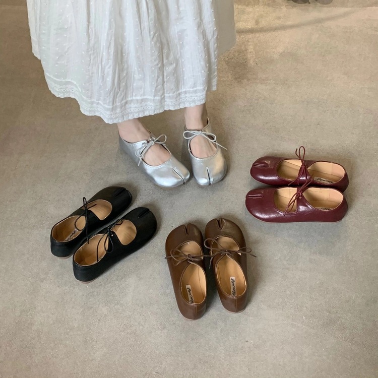 Zapatos franceses de fondo plano y poco profundo para mujeres 2026 otoño nuevo dedo con zapatos de ballet de pezuña de cerdo