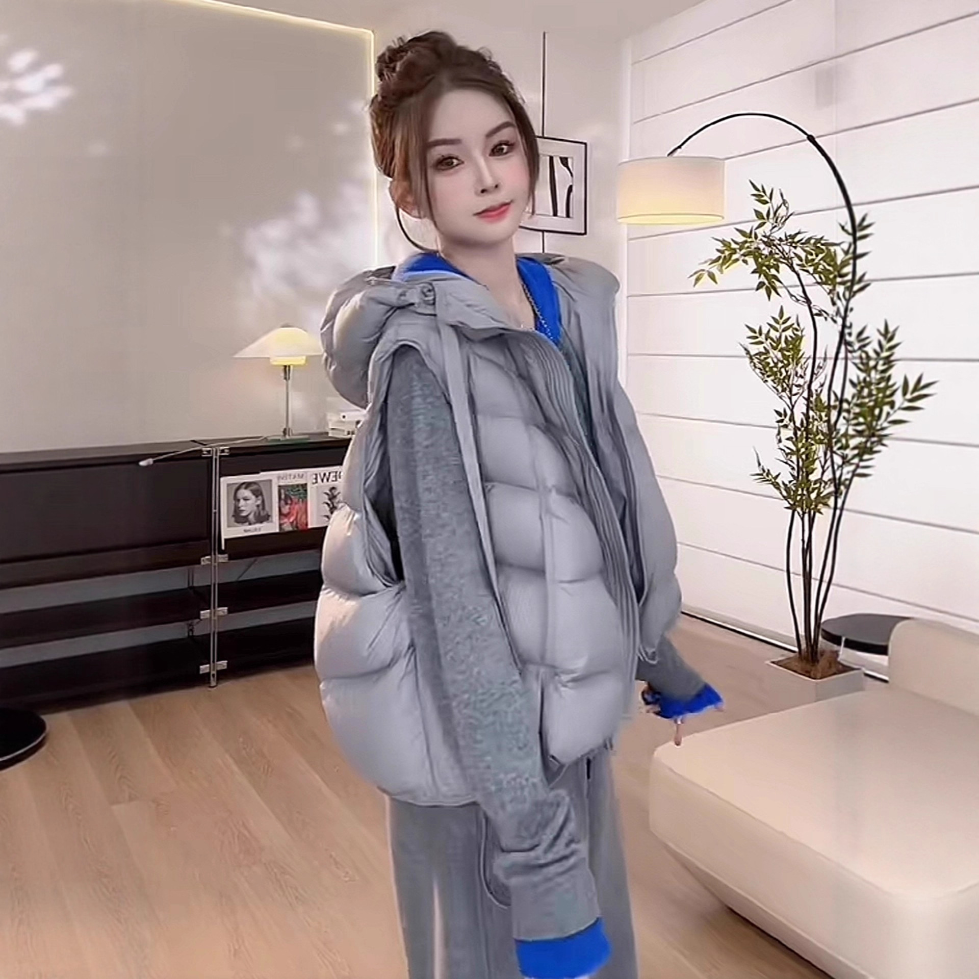 Explosión encapuchada alta sensación de chaleco de pluma blanca para mujeres 2025 otoño y invierno popular chaqueta corta sin mangas