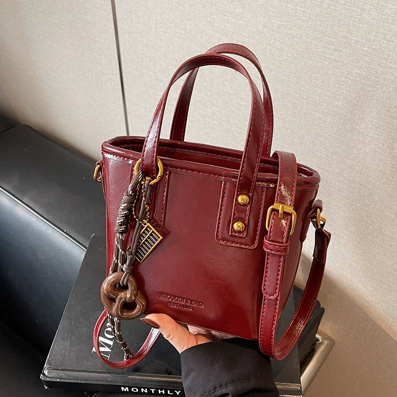 Ретро маленькая ручная сумка через плечо, демисезонная модная Tote, стиль высокого уровня