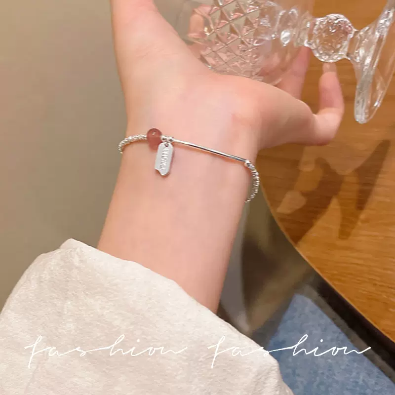 轻奢小众极简碎银仿草莓晶手链女轻奢小众精致幸运长牌送闺蜜手饰