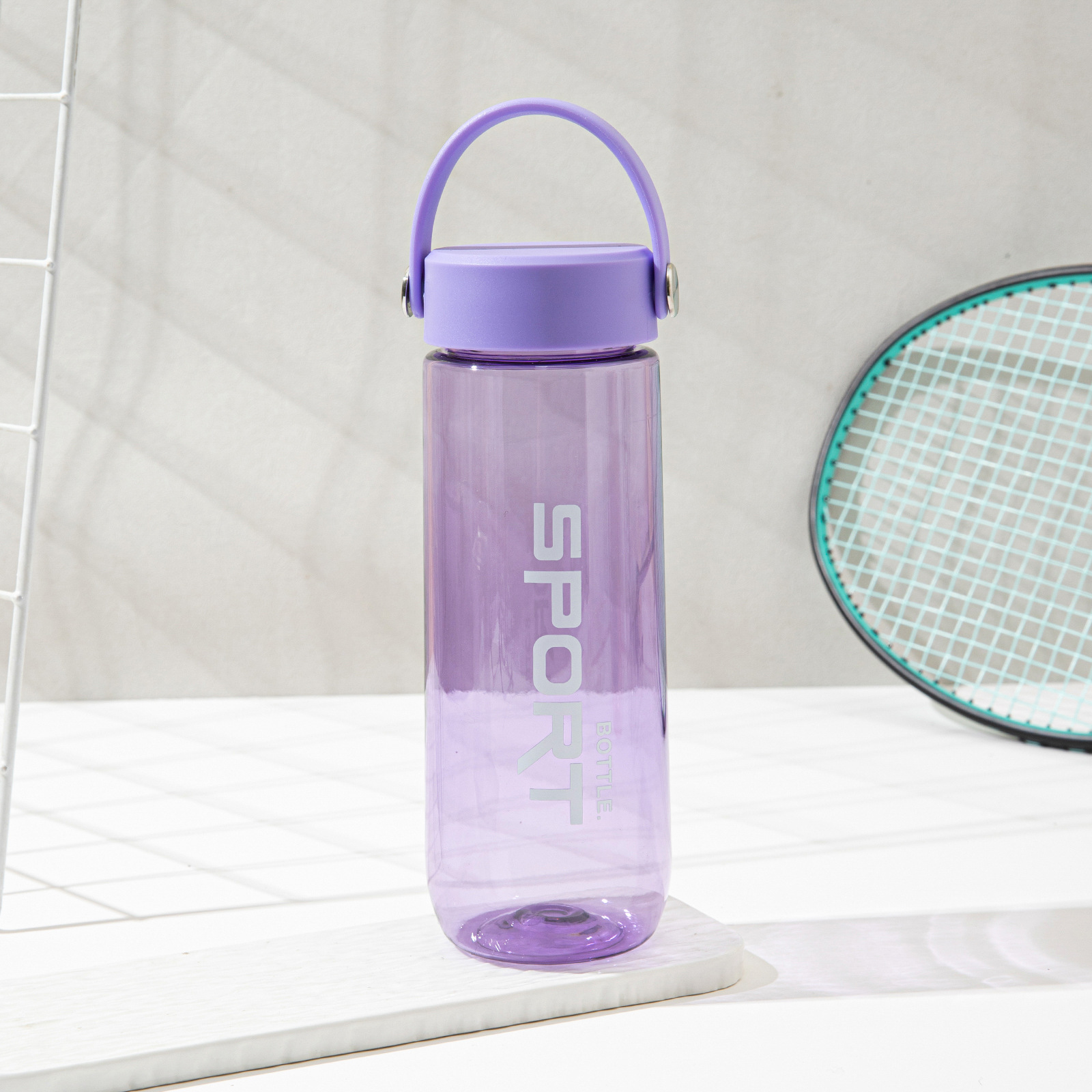 Nueva taza de agua roja de verano al por mayor taza de plástico de pareja de alto valor al aire libre taza de agua deportiva portátil taza espacial