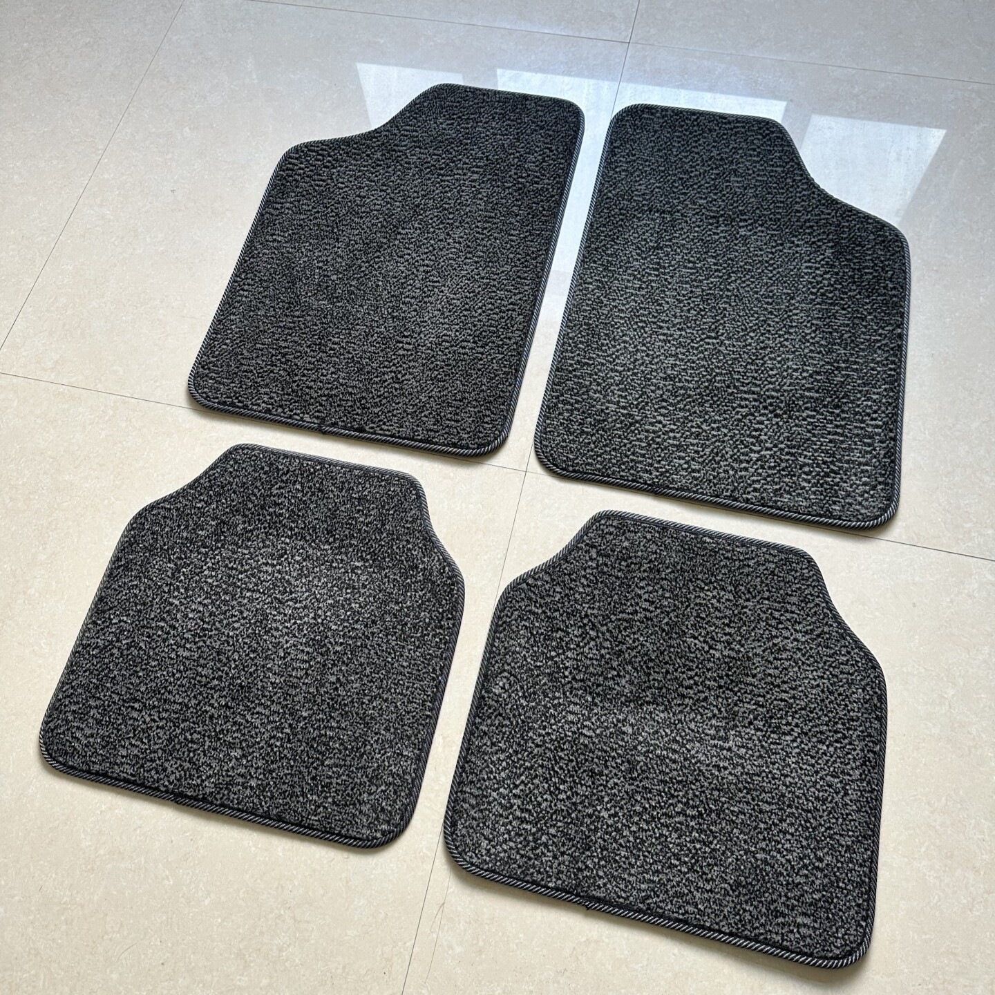 Suitable for car floor mats, suede anti-slip mats, one-piece floor mats, carpet protection mats, velvet mats, easy-to-clean waterproof mats