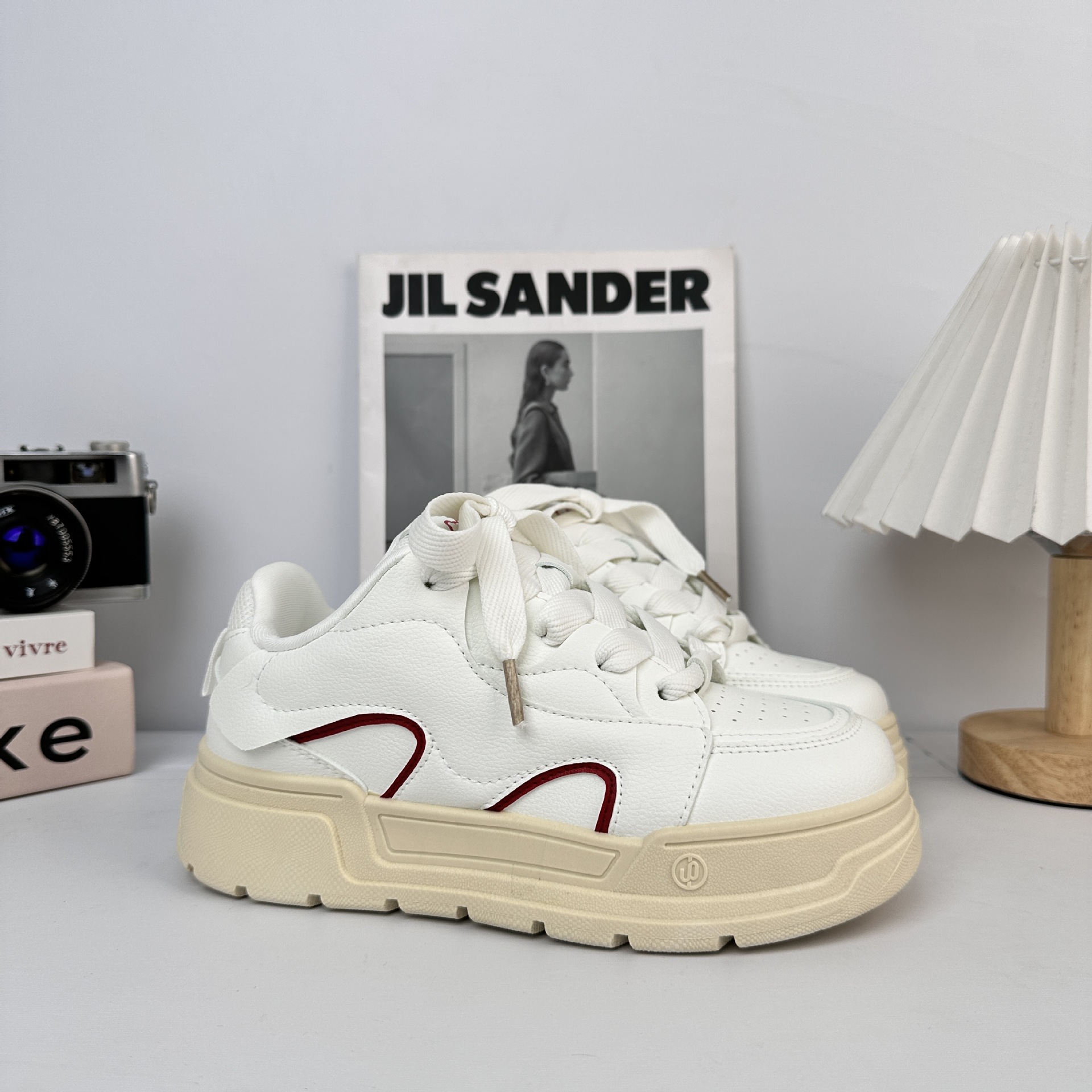 Zapatos de suela gruesa de larga onda para mujeres 2025 nuevos zapatos de pan de nicho de otoño versátiles zapatos deportivos casuales pequeños zapatos blancos