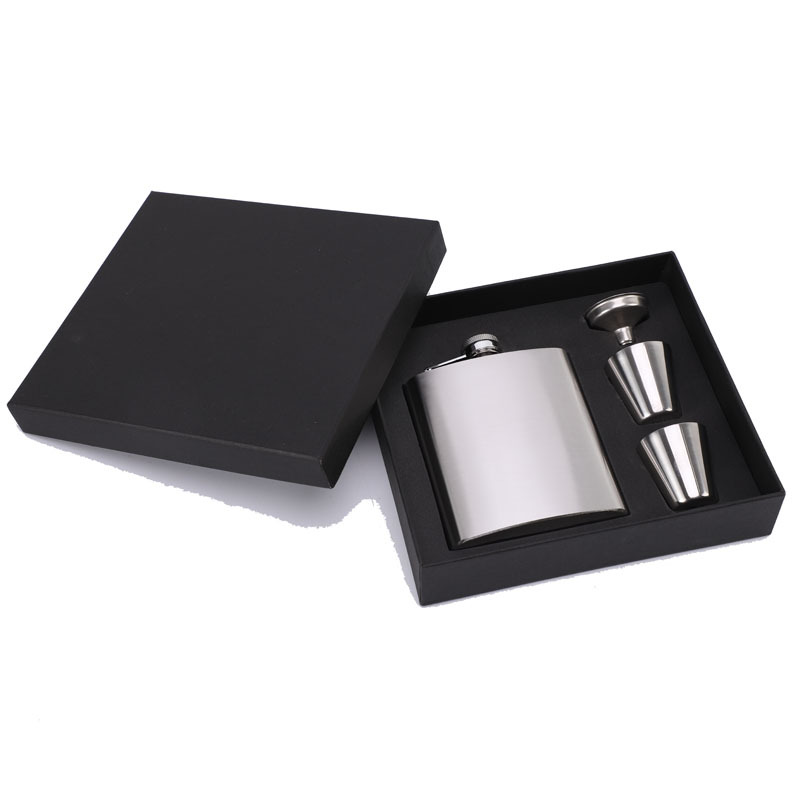 Supplier offers 7 oz cross-border gift set of portable stainless steel flat flask and cup for outdoor camping