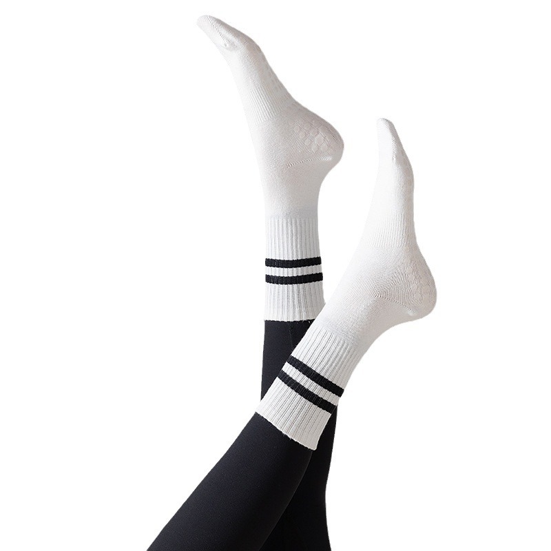 Calcetines de yoga calcetines de media pantorrilla de mujer Calcetines de algodón antideslizante de silicona interior Toalla de fitness calcetines inferiores Pilates calcetines deportivos de mujer