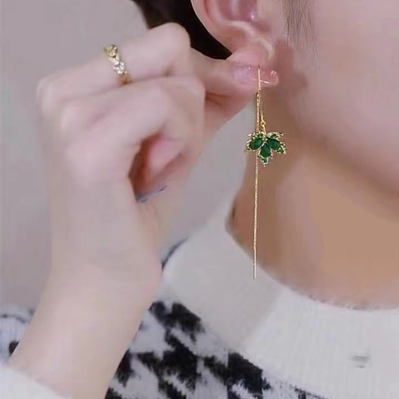 Japanese and Korean Style Light Luxury Elegant Red Maple Leaf Ear Line 2022 New Fashion Ear Jewelry High-end Long Earrings Women Wholesale