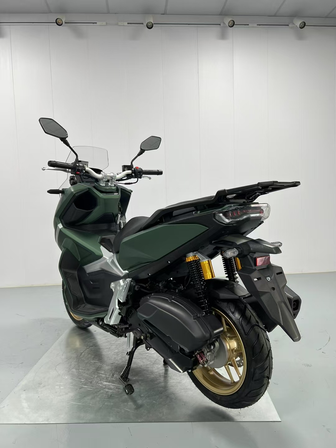 The Source Factory Specializes in Supplying Fuel-Efficient Scooters and Motorcycles to Amazon, Offering Two-Wheeled Motorcycles with Strong Power