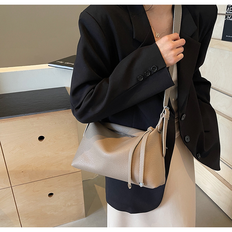 High quality texture large capacity 2024 summer new item niche design pillow fashionable versatile single shoulder_voghion.com