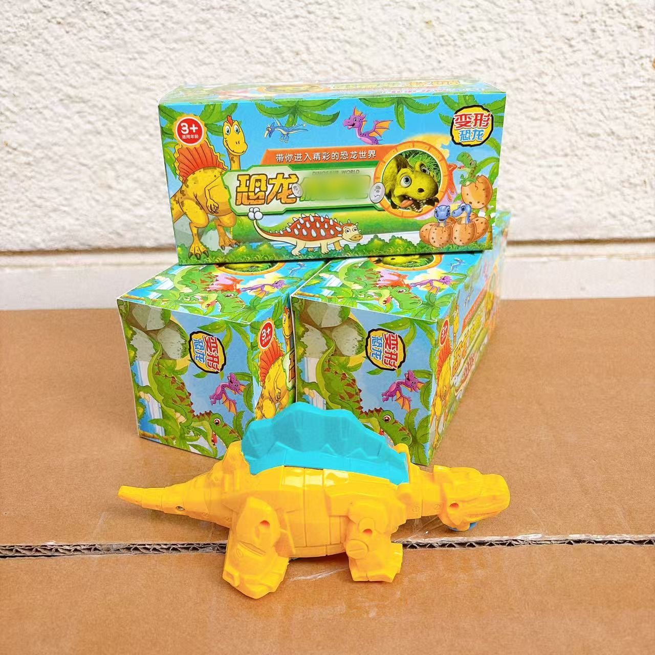 Juguetes de caja de colores para niños dinosaurios patineta deformación modelo de juguetes para niños 2 yuanes al por mayor