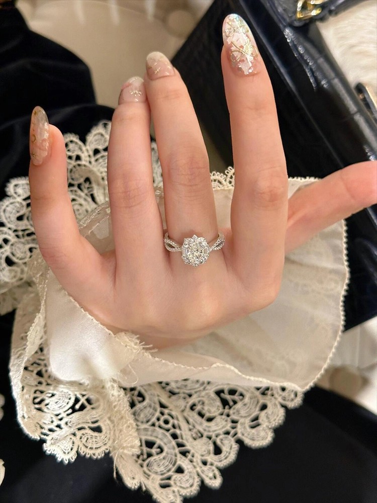 Sparkling Snowflake Diamond Pigeon Egg Designer Ring For Women_voghion.com