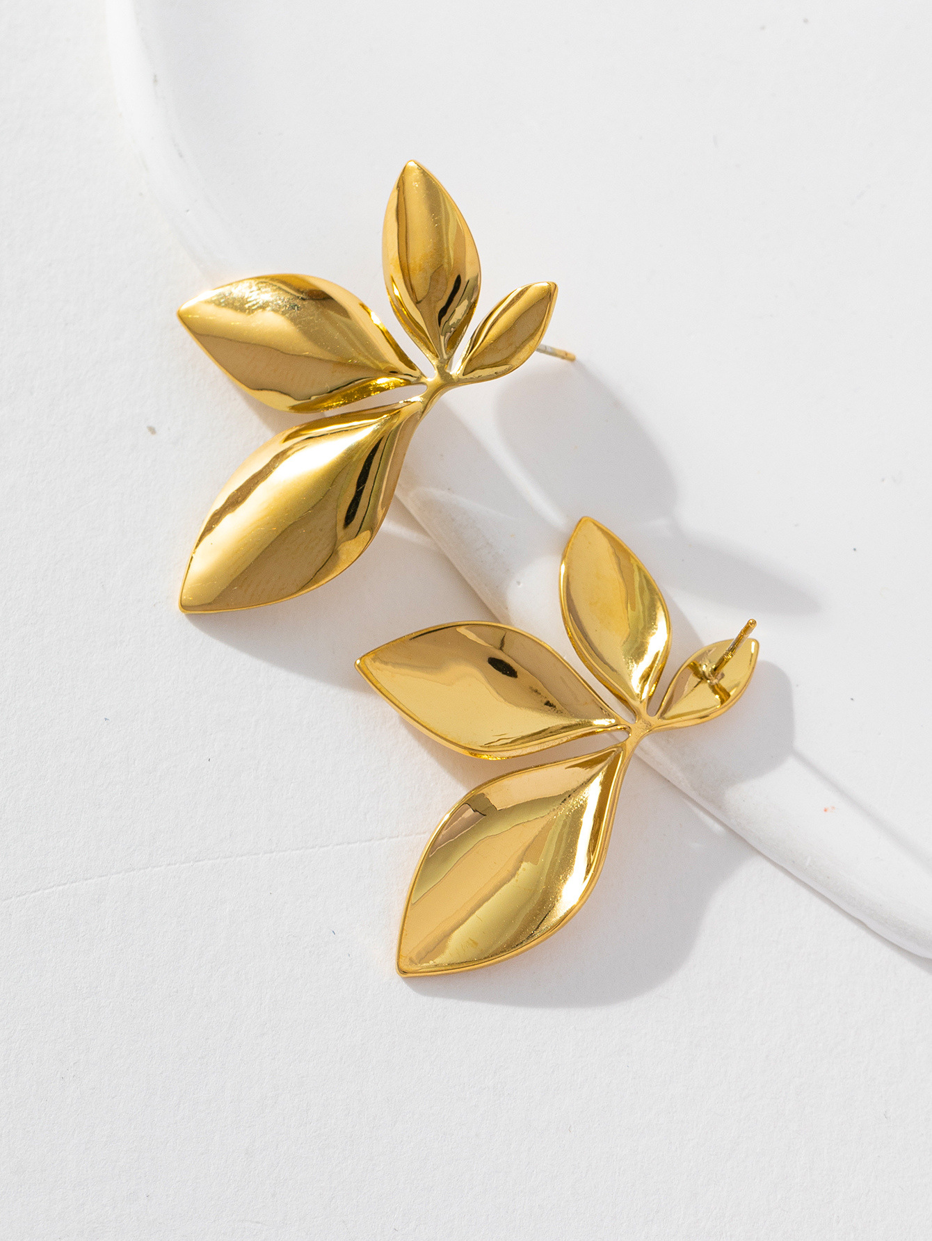 1 Pair Basic Simple Style Classic Style Leaf Dragonfly Plating 316 Stainless Steel 18K Gold Plated Hoop Earrings