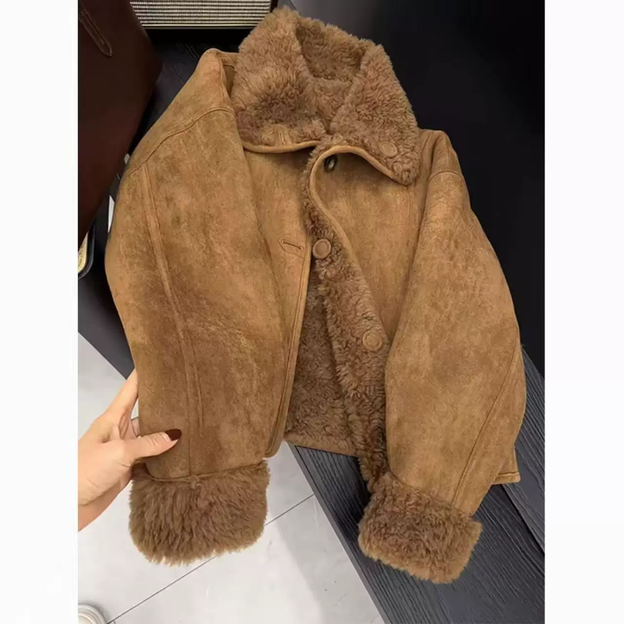 咖色羊羔外套皮毛一体新款复古拉德保暖上衣小个子毛毛短款外套