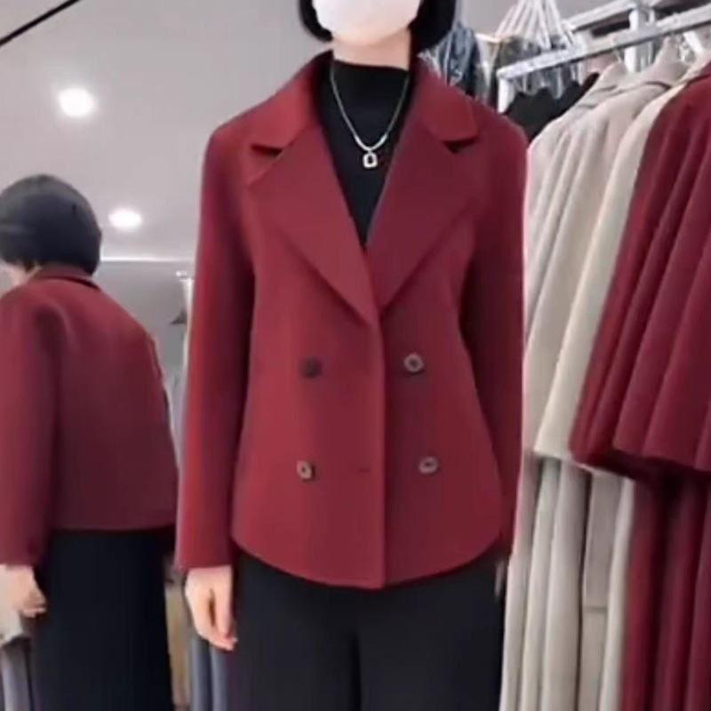 Short Style Chanel-Inspired Coat for Middle-Aged and Elderly Women, New Autumn and Winter Model, Loose-Fitting Blazer for Petite Figures, Slimming Jacket for Autumn and Winter Short Style Chanel-Inspired Coat for Middle-Aged and Elderly Women, New Autumn and Winter Model, Loose-Fitting Blazer for Petite Figures, Slimming Jacket for Autumn and Winter