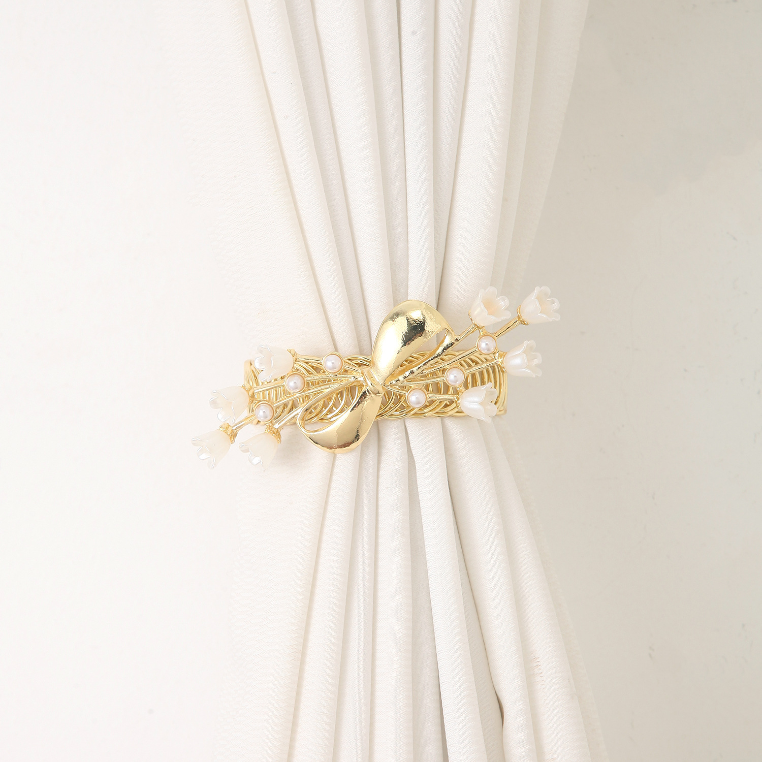 Abraçadeira de cortina com coração e pérolas elegante_voghion.com