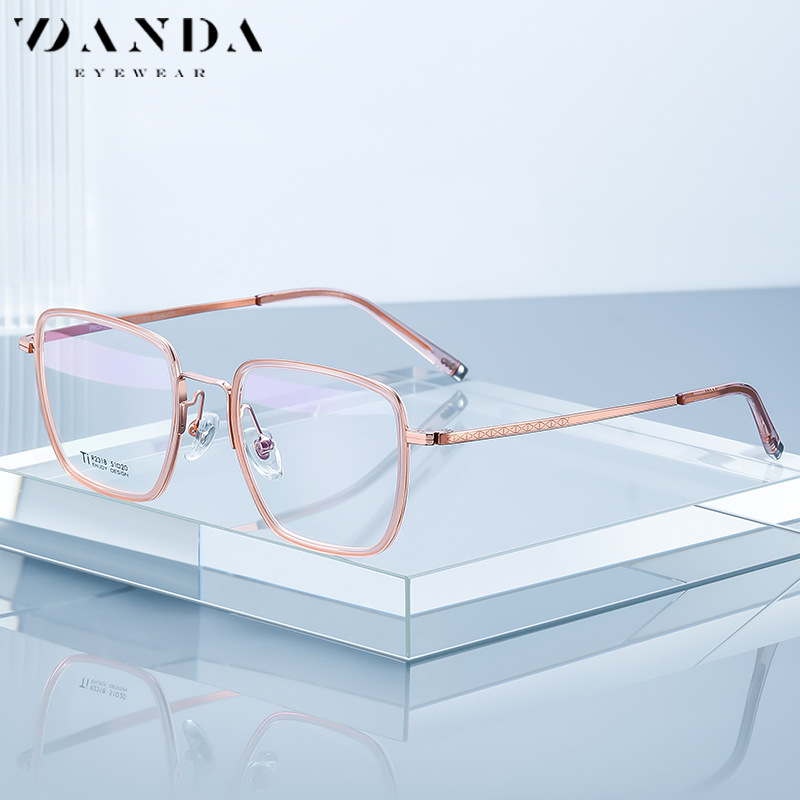 2022 nuevos vidrios de titanio puro marco Fashion Square marco R2318 hombres y mujeres pueden coincidir con la miopía multi-placa gafas lisas