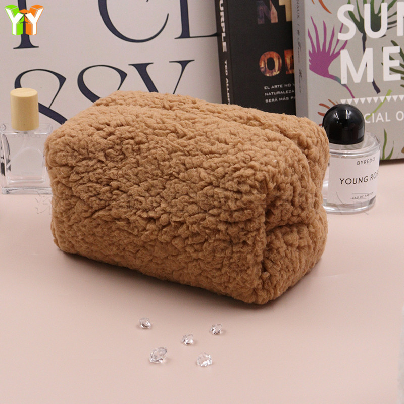 Nueva bolsa de almacenamiento de cosméticos de tela de toalla suave de invierno Bolsa de cosméticos de lana de cordero de color sólido transfronterizo